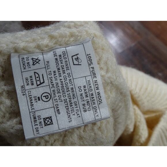 Vintage Highland Home Industries Chunky Wool Aran Sweater Large Made in Scotland - Picture 8 of 10